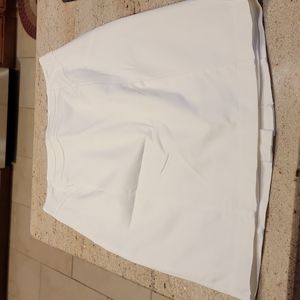 Worthington. White skirts with  built in lining. Size 8. Like new.